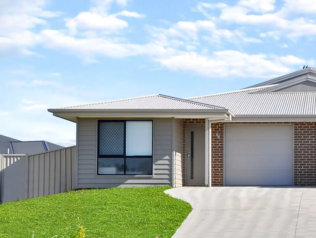 1/6 Amber Close, Kelso, NSW 2795