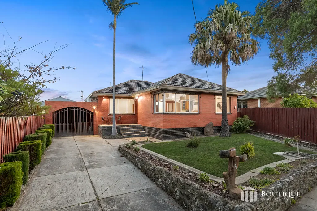 Dandenong North 4 Bedroom Spacious Family Living with Stylish Charm