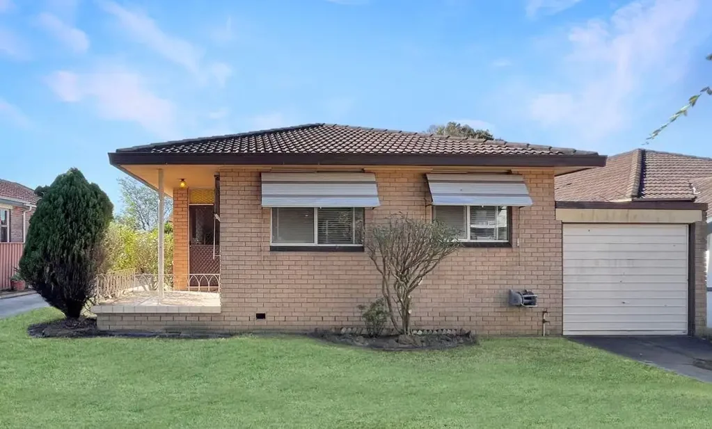 Deposit Taken Bright and sunny Front Villa in Prime Location