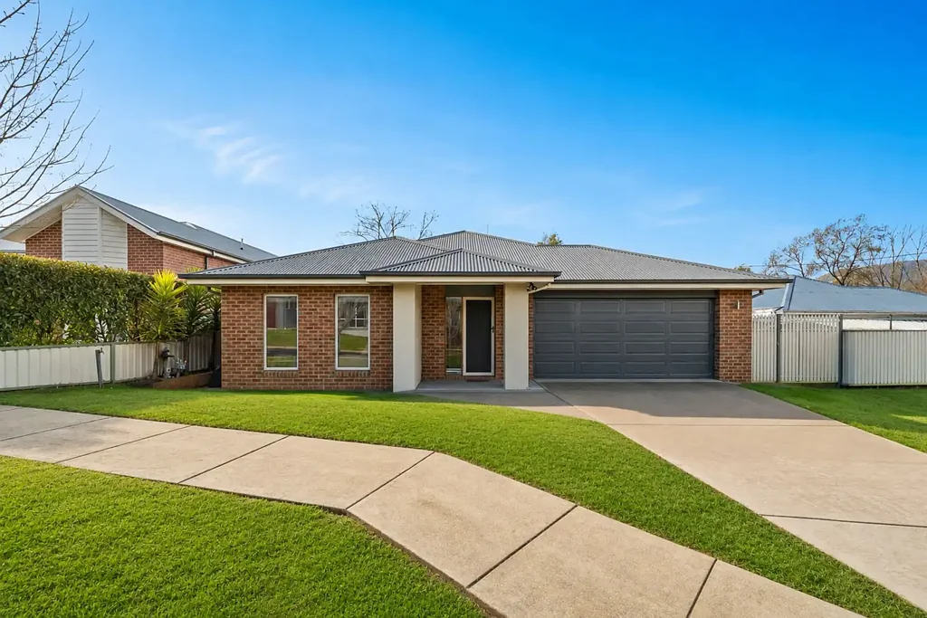Bright 4房  Modern Family Living in a Prime Bright Location