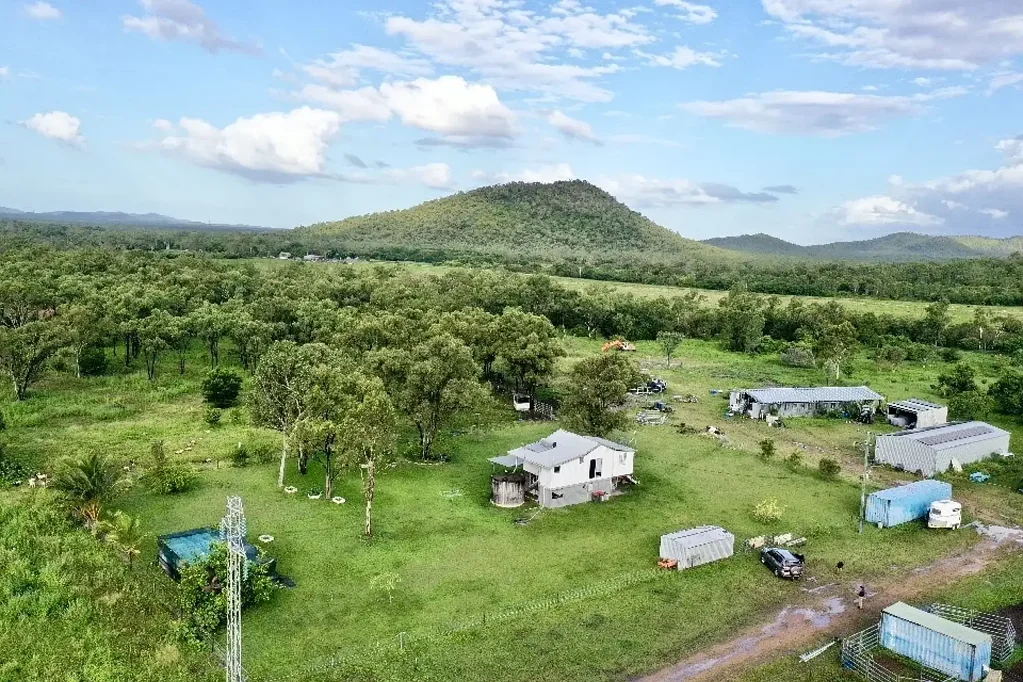 Woodstock  29.3 Acres - House - Sheds - Mango Tree's - 30 Sheep