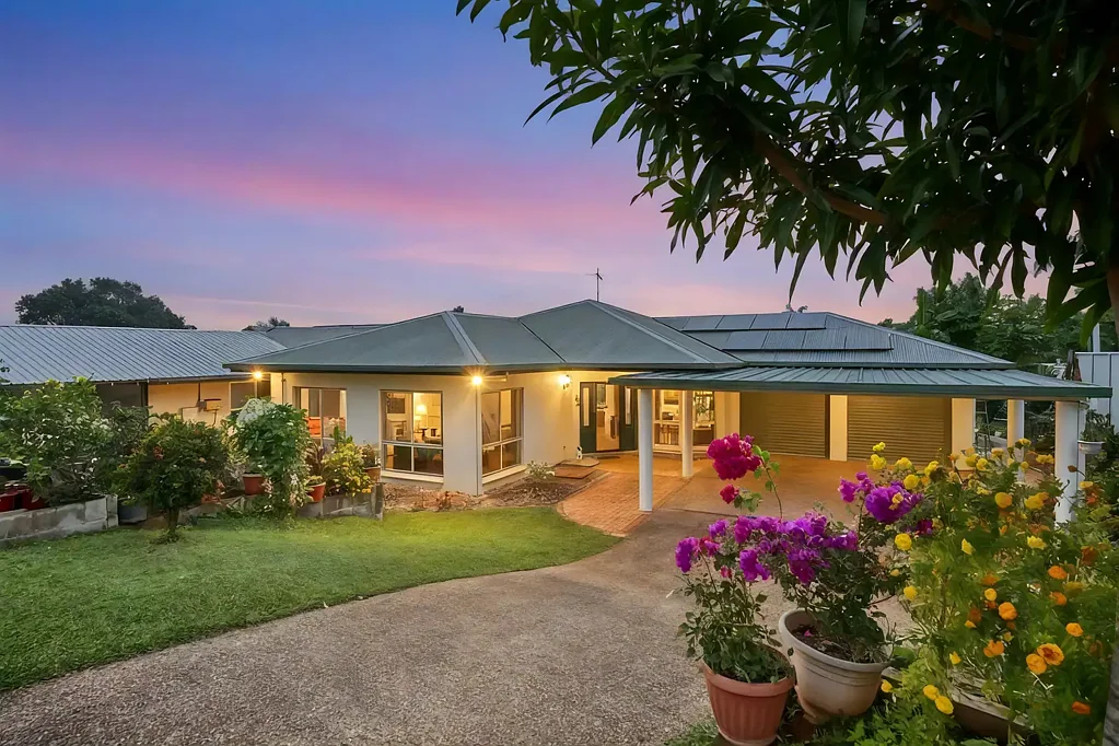 Mooroobool 4Kwarto Breezy Tropical Living - City View Estate