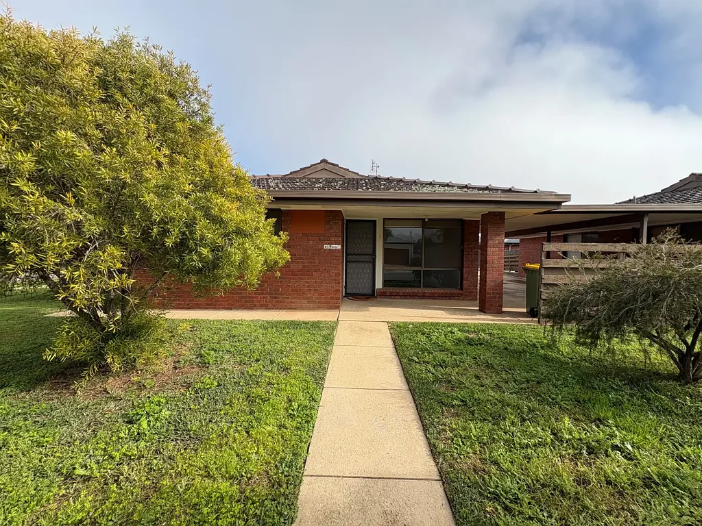 Freshly Renovated 2 Bedroom Unit