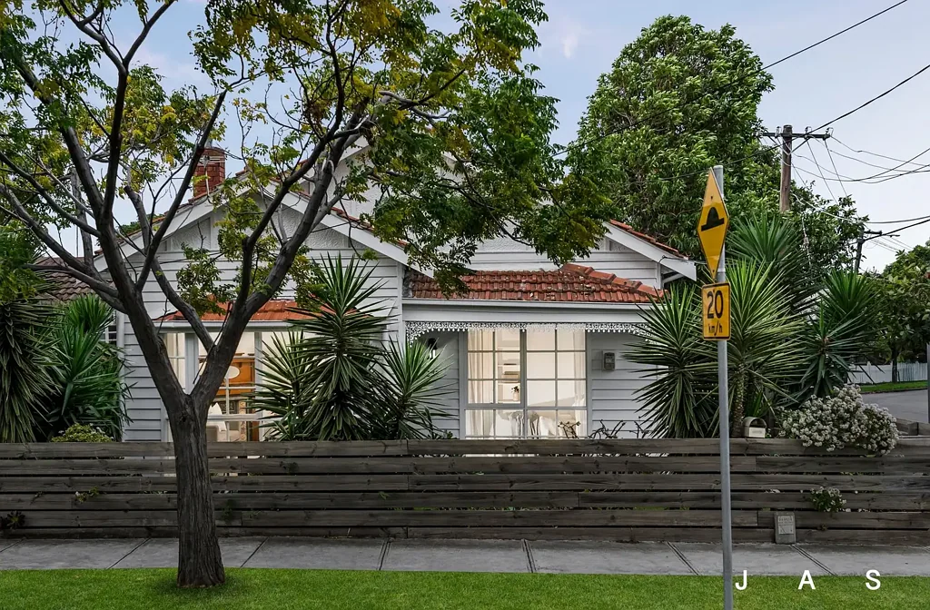 Kingsville 3ਬੈੱਡਰੂਮ Period Charm, Contemporary Comfort