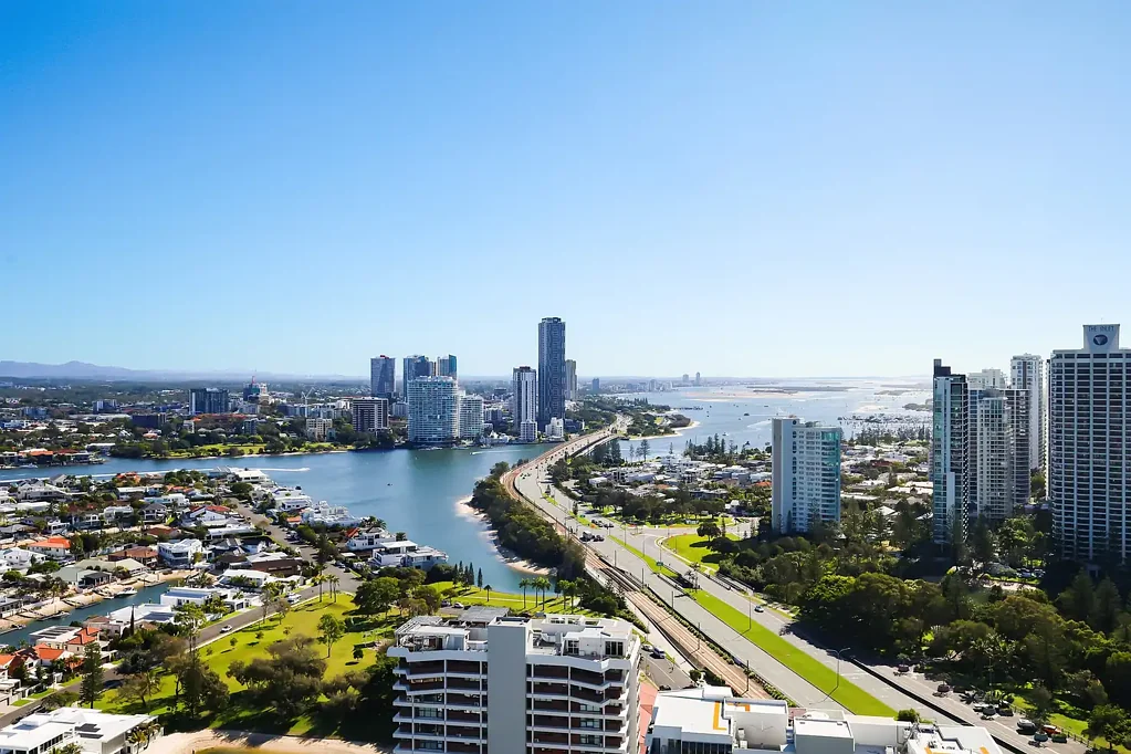 Surfers Paradise 3房  Oversized Three Bedroom Residential Unit on the 31st level with Stunning Northern Views