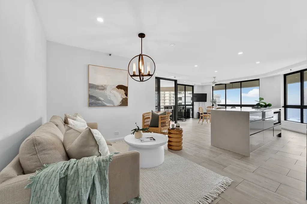 Broadbeach 3房  North East Facing Apartment Fully Renovated