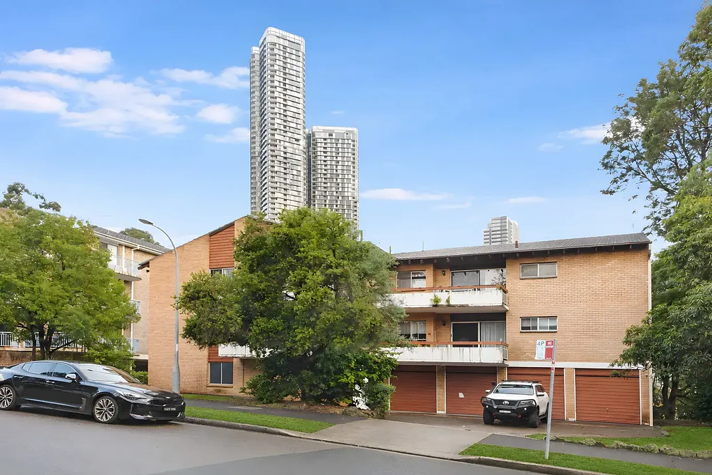 Parramatta 2 Bedroom Light Filled Apartment With Large Entertainer's Balcony