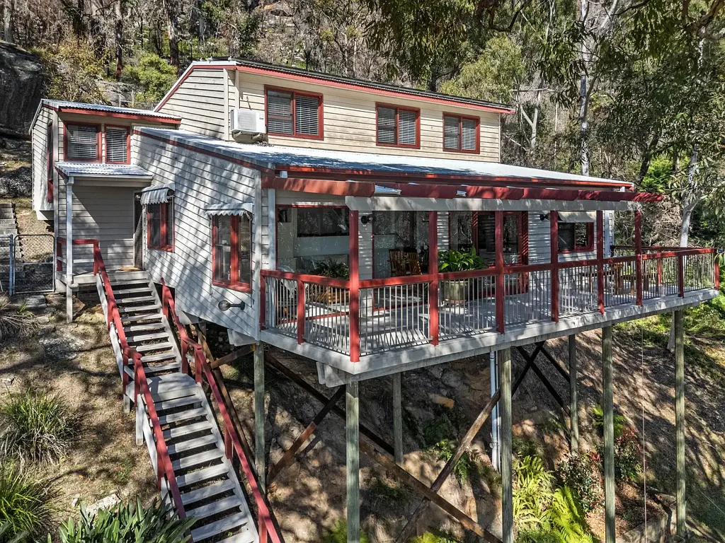 Koolewong 5房  ELEVATED FAMILY LIVING | SPECTACULAR BRISBANE WATER VIEWS