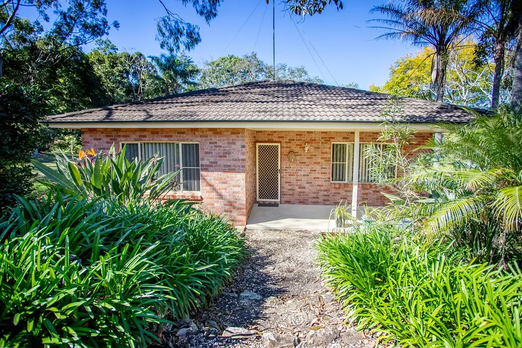 Tinonee 2 Bedroom Endearing brick cottage on big block