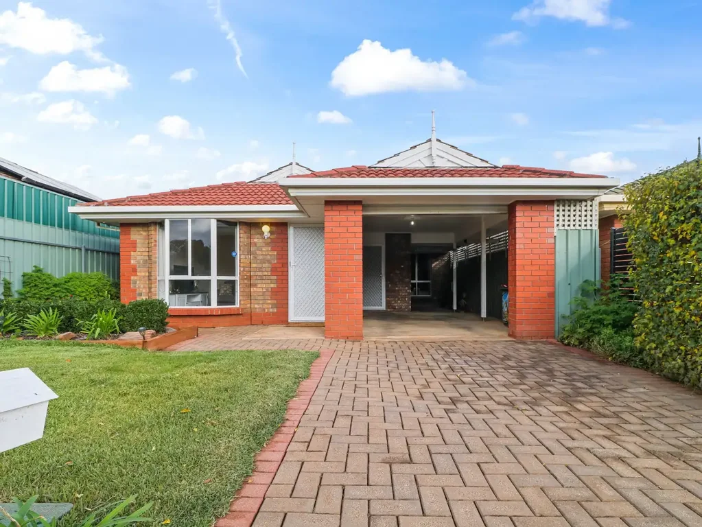 Stunning 3-Bedroom Cottage Villa in Prime Location