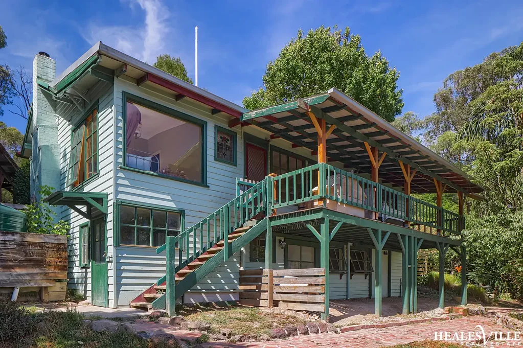 Healesville 4房 条件性分区批准 5377平米空置土地 特色老宅灵活平面图 五卧两浴 Mt St Leonard美景 Character home on 3 acres. Two lot subdivision conditionally approved