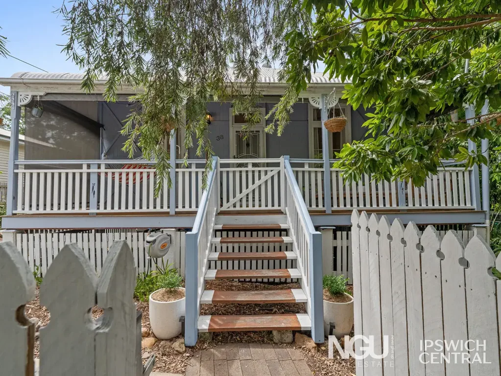 38 Thompson Street, Silkstone, QLD 4304