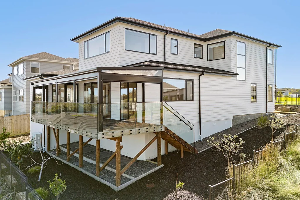 Millwater 5房  Builder’s Own Property Opposite Park
