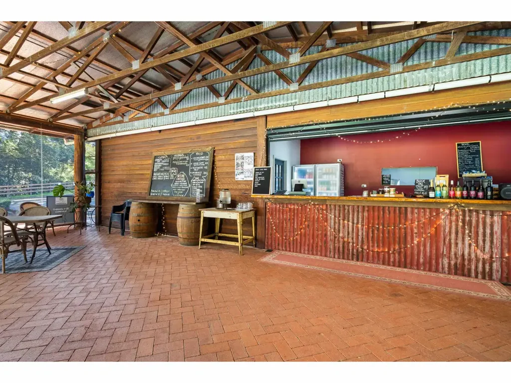 Wootton HIGHLY DESIRABLE LIFESTYLE - GREAT LAKES PADDOCKS