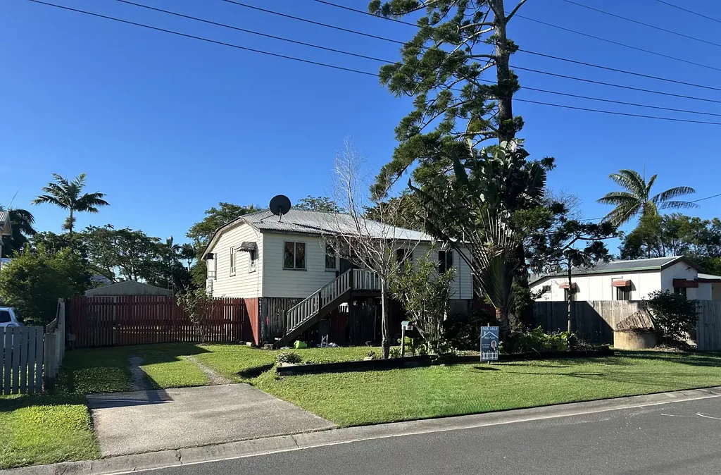 South Mackay 4 Bedroom RENOVATOR ON LARGE BLOCK - PRIME LOCATION