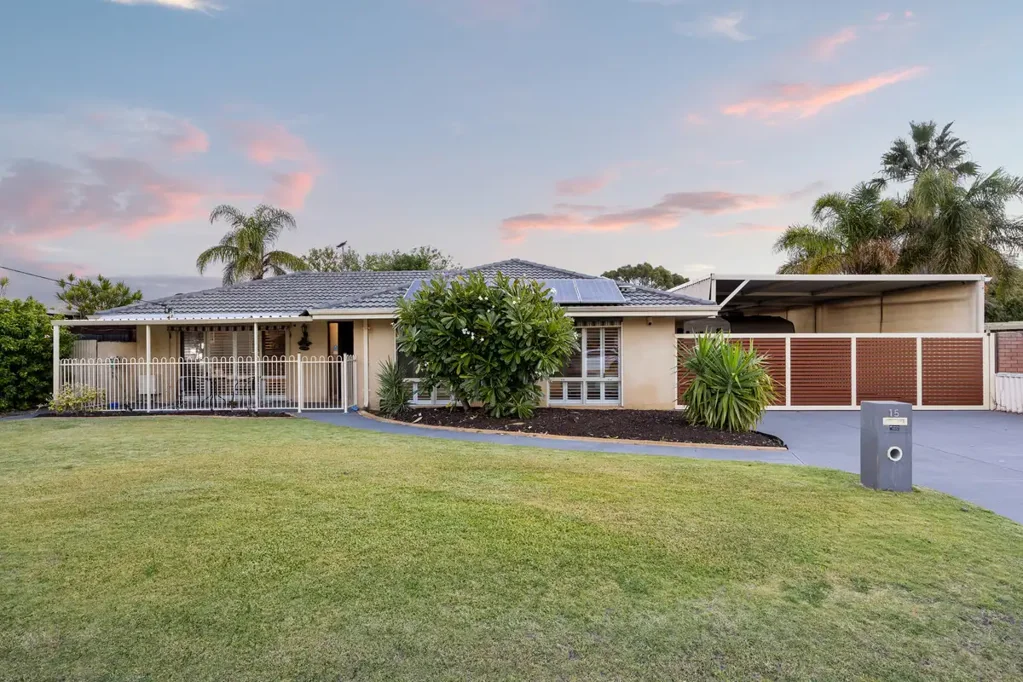 Hillman 3房  Why: Combining both space and location, this well-placed property offers multi-use gardens and complete family comfort throughout