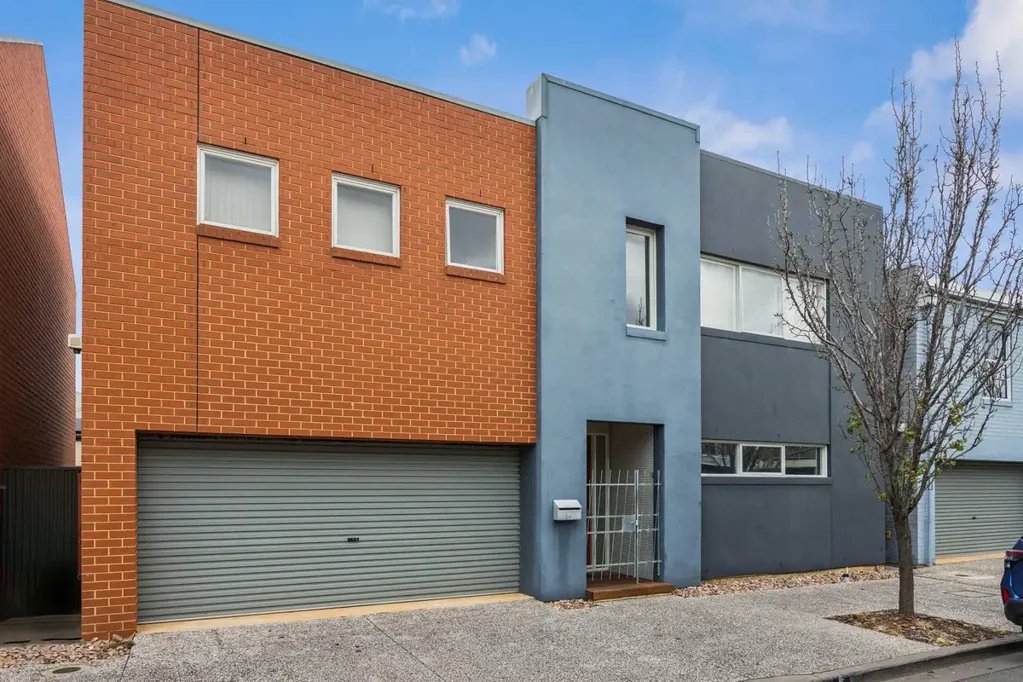 Mawson Lakes 4બેડરૂમ Dive in� Just in Time for Summer!