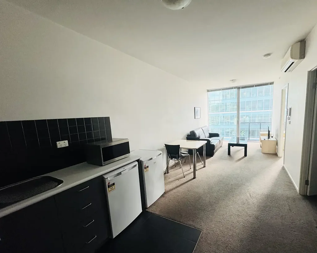 Furnished 2-Bedroom Apartment in Prime Melbourne CBD Location