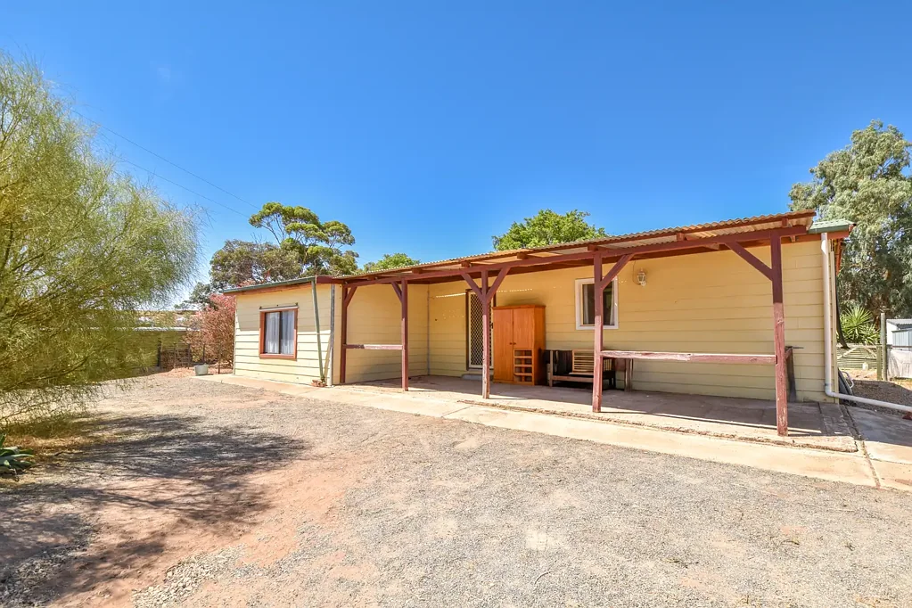 2 Busbridge Road, Crystal Brook, SA 5523