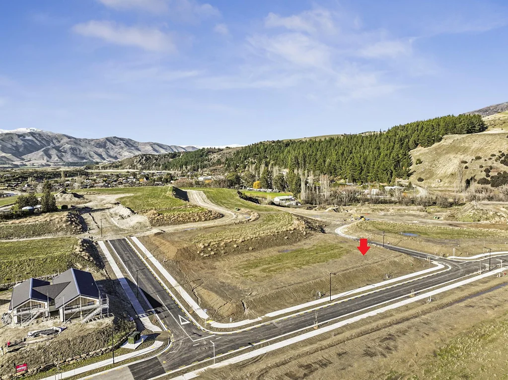 Wanaka Sunny Corner Section - Room to Grow