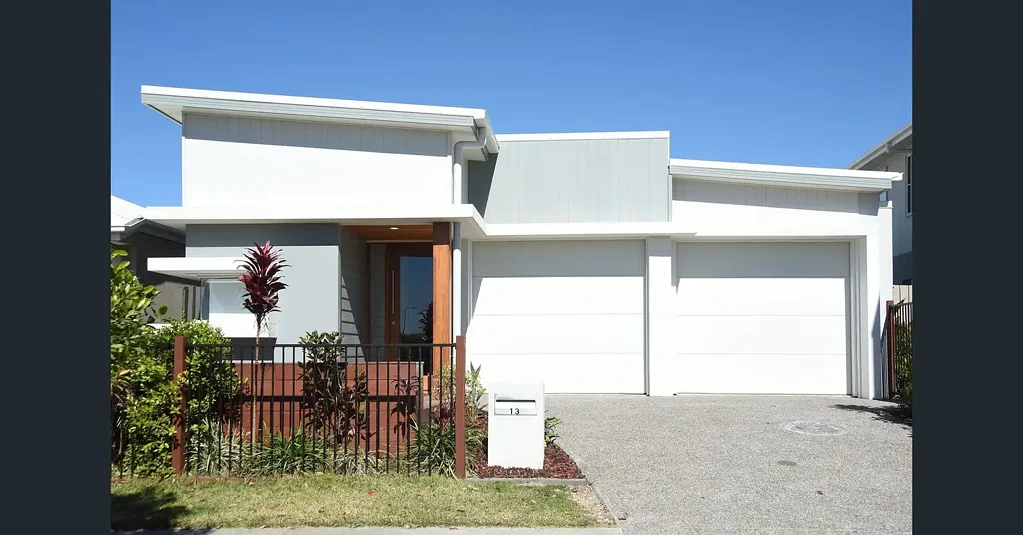 Baringa Living Redefined: Experience the Ultimate Central Deck Retreat - Available NOW!