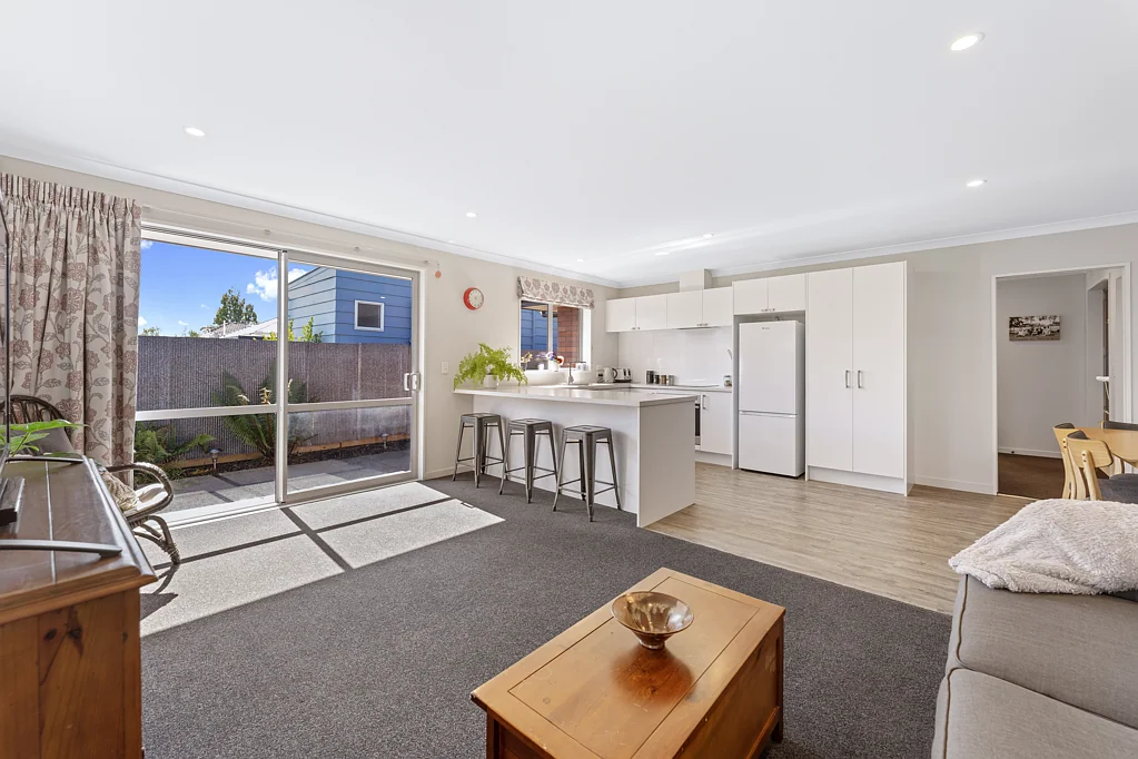 Richmond 2房  EASY LIVING FOR OVER 60's - MUST BE SOLD!