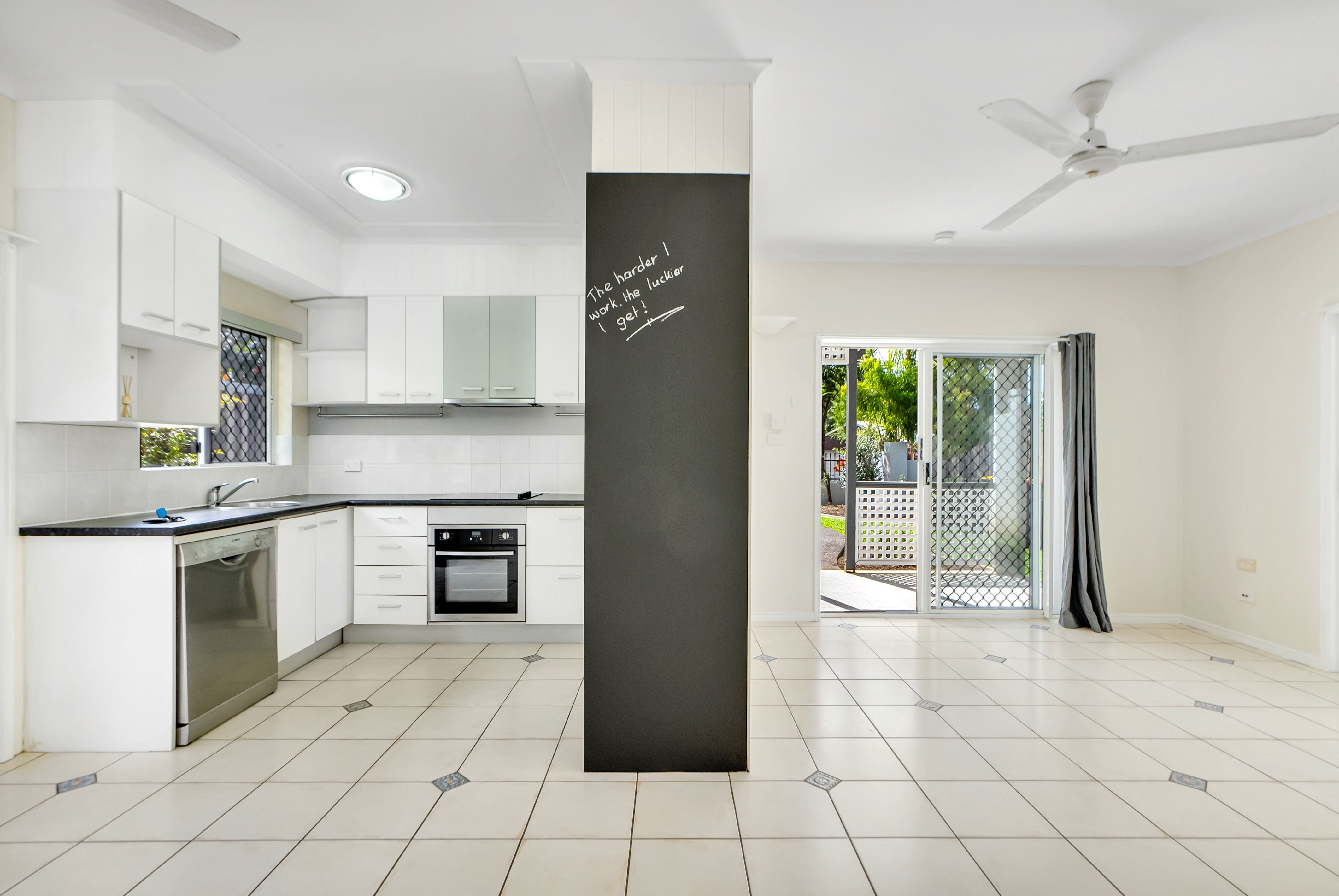 7 RAINY MOUNTAIN PL, SMITHFIELD QLD 4878, 0 chambres, 0 salles de bain, House