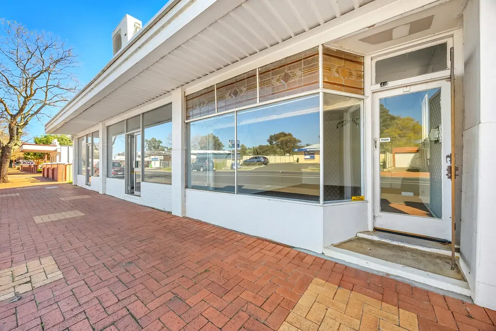 Brunswick 3房  Versatile Brunswick Investment – 3 Shopfronts + Residence + Shed