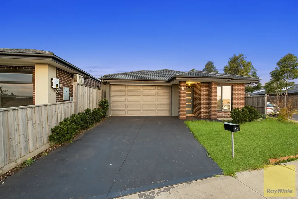 Spacious Four-Bedroom Family Home with Multiple Living Areas & Double Garage