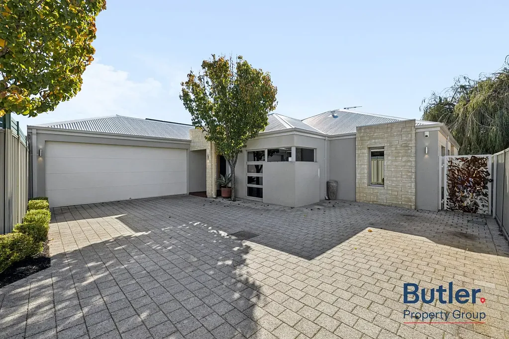 Dianella 3房  Designer Family Living with Theatre, Study, Bar & Exceptional Entertaining