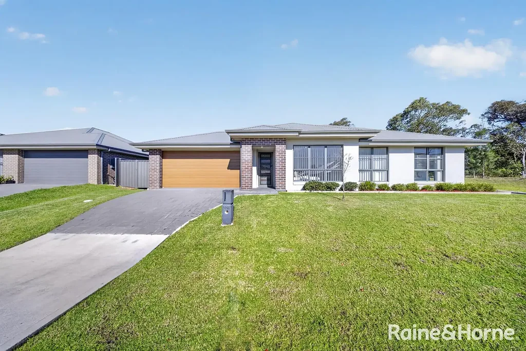 THREE BEDROOM ENSUITE HOME READY FOR A NEW FAMILY!