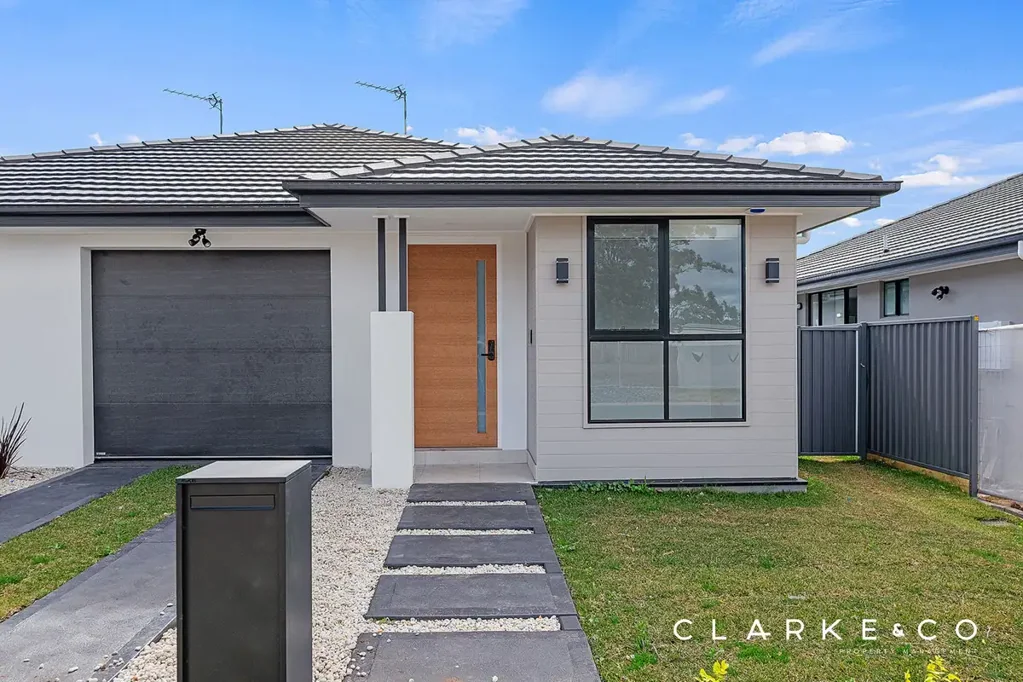 NEWLY BUILT FAMILY HOME IN LOCHINVAR!