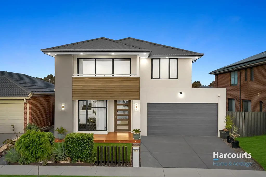 Lyndhurst 5房 Metricon精工建造 双层奢居设计 厨师厨房备餐台 开放式娱乐空间 主卧步入式衣帽间 双车库太阳能系统 步行名校商圈 Stunning Metricon-Built Family Home in Prestigious Aquarevo Estate