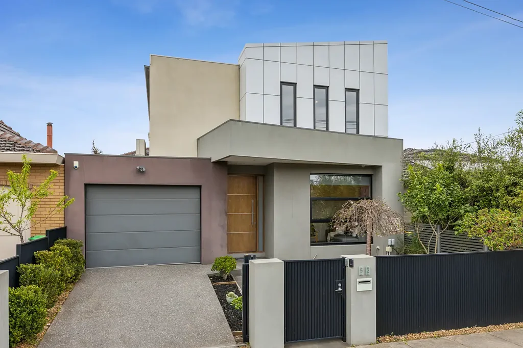 Bentleigh East 4 Slaapkamer Finished To Perfection, Zoned To Succeed