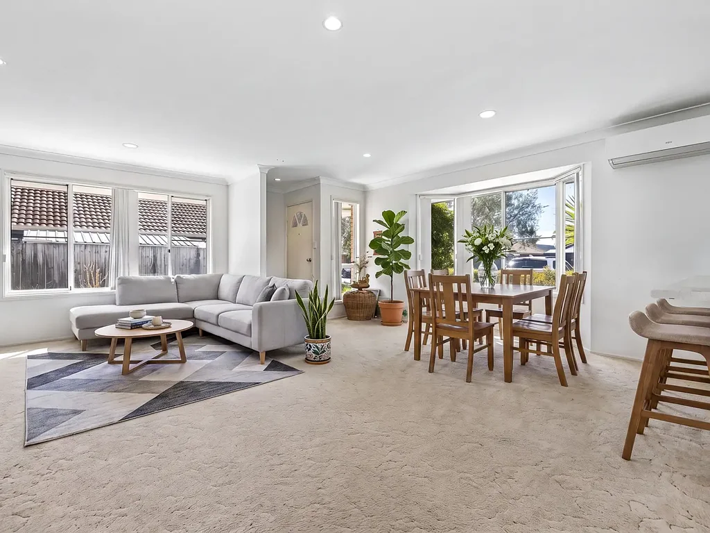 Banora Point 3 Bedroom Full of Potential - Front Duplex in Banora Point