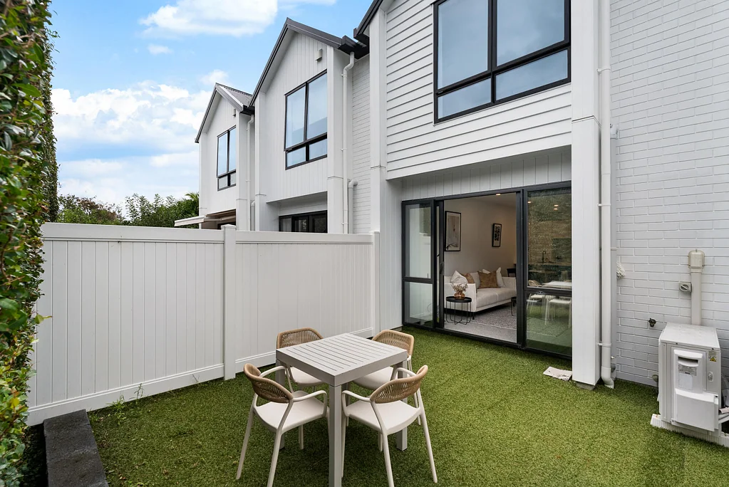 Mount Albert 2ห้องนอน Brick & Weatherboard, Freehold & Parking