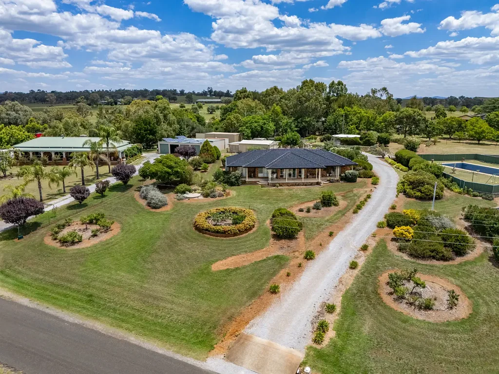 Kingswood 4房  Elevated One‑Acre Retreat with Views, Shedding & Water Security