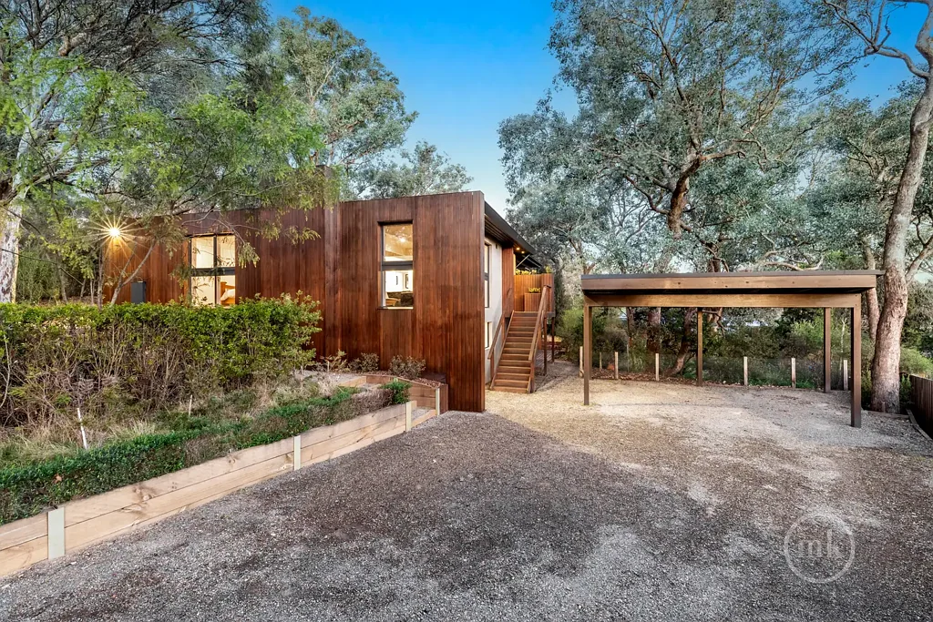 15 Hillcrest Road, Eltham North, VIC 3095