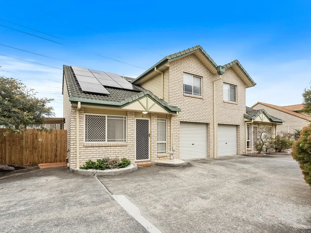 Tingalpa 3房 门禁社区 三卧联排 高拱顶 海岸内饰 翻新厨 户外用餐 私人后院 主套房套间 社区泳池 便捷交通 Lofty Living with Convenience