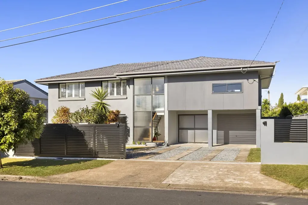 Tingalpa 3房 地中海风风情 现代简约奢华 开放式厨房 高端装修 水疗主浴室 室内泳池 电动前门 多功能空间 便捷交通 Resort-Style Living Just Minutes from the CBD