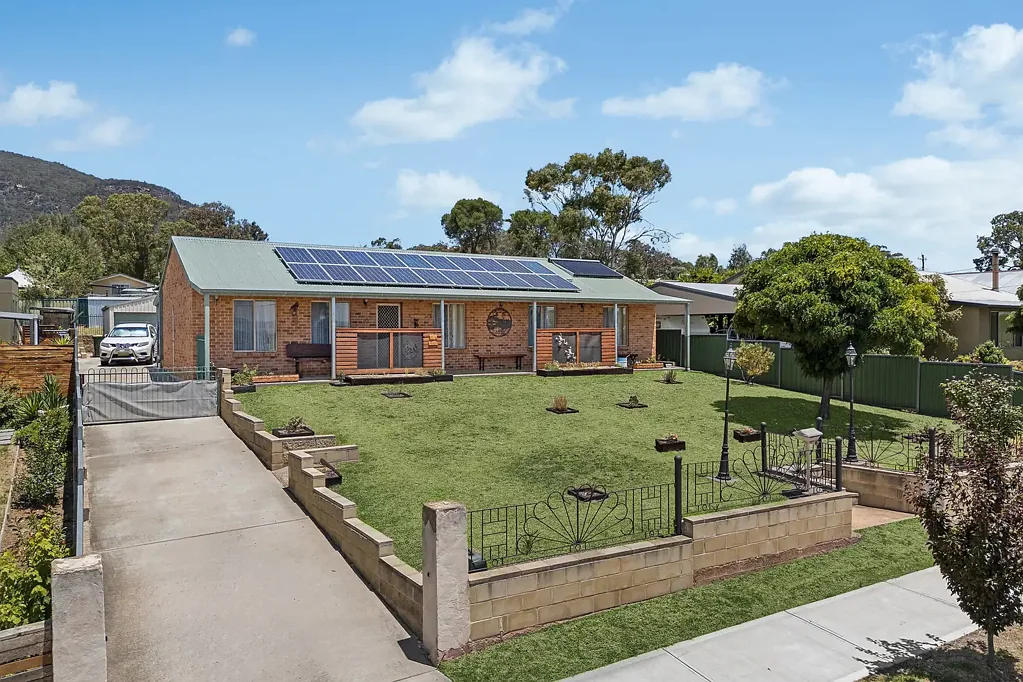 Kandos 4ห้องนอน Updated, Immaculate & Packed With Features