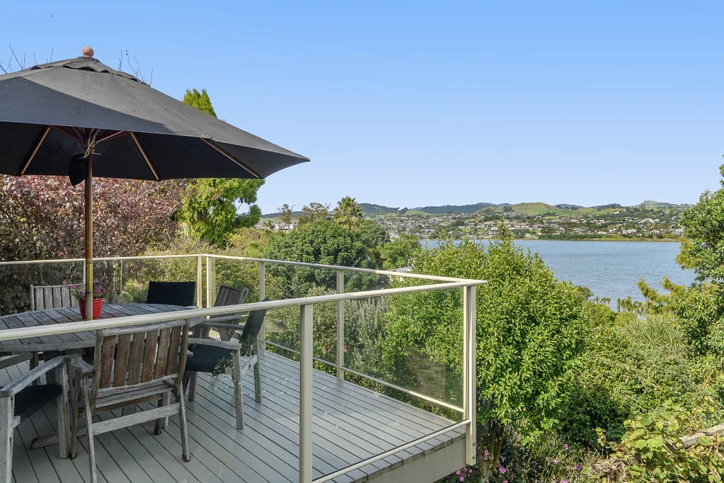Maungatapu 3ห้องนอน Space, Versatility & Captivating Water Views