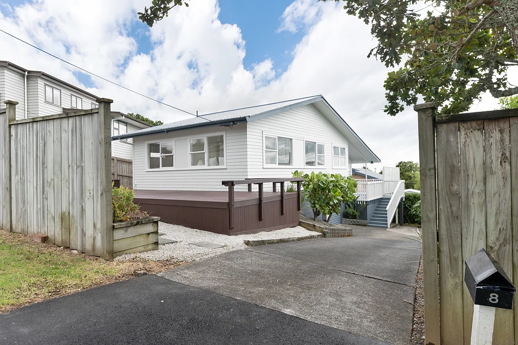 8 Hauraki Crescent, Pinehill, North Shore City, Auckland