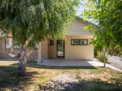 Alexandra 3部屋 EASY LIVING ON ARONUI