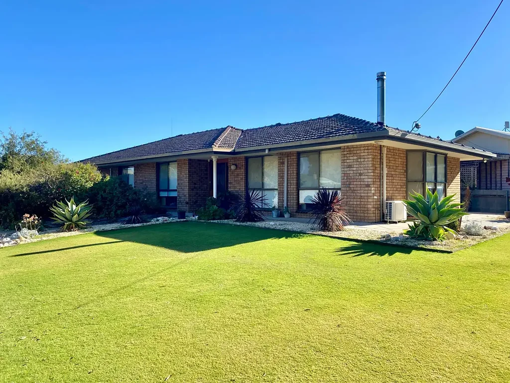 26 Craig Ave, Warracknabeal, VIC 3393