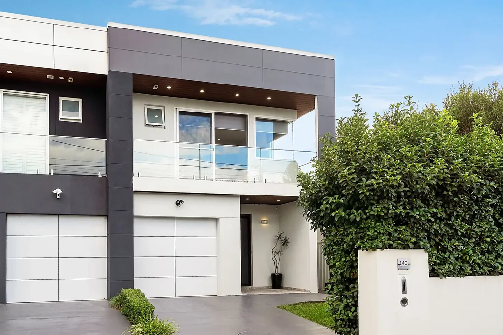 Belmore 4房 现代家庭休憩之所，卓越娱乐空间 Contemporary Family Retreat with Sublime Entertaining