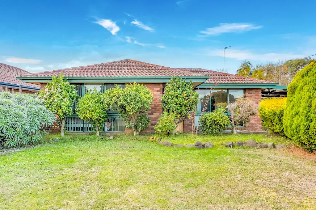 Traralgon 3 Bedroom Comfortable Living with a View – Tranquil Setting in a Quiet Street