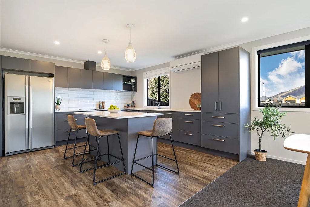 Lower Shotover 5Kwarto Reserve Frontage Home – Must Be Sold!