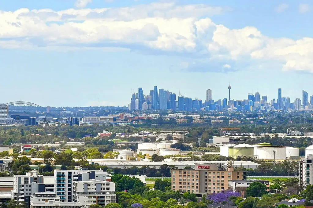 Parramatta 2 Slaapkamer Luxury North East Luxury 2 Bed + Study with Harbour Bridge & CBD Views.