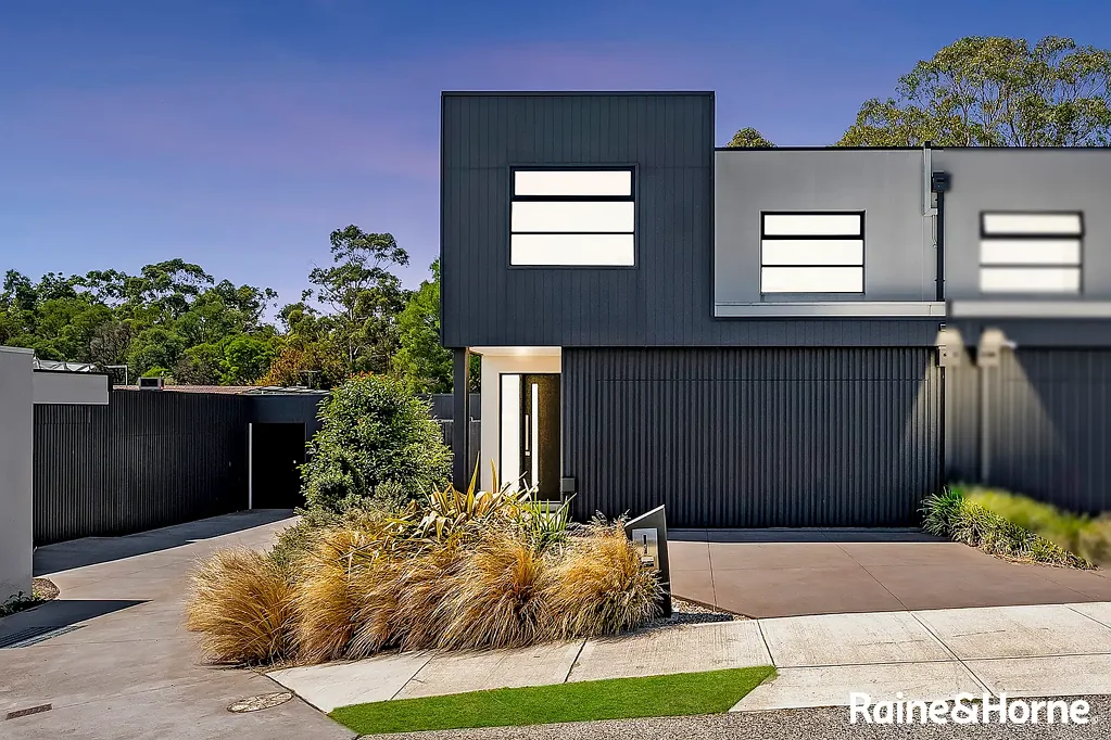 15 Savoy Grove, Cranbourne North, VIC 3977